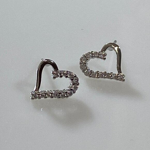 ❤️ Sterling Silver Cubic Zirconia Heart Stud Earrings - Picture 1 of 7